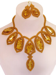 Изящный комплект из балтийского янтаря и бисера: колье, серьги