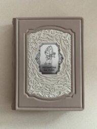 Книга в кожаном переплете "Незнайка на луне" Николай Носов