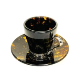 Кофейная чашка из черного янтаря
